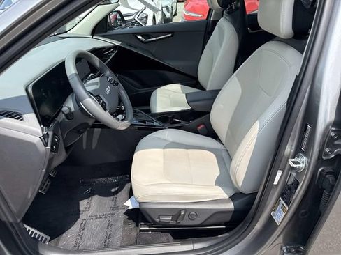 Used 2023 Kia Niro EX Touring FWD image 14