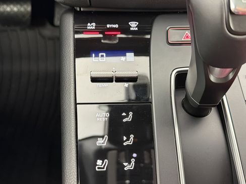 Certified 2026 Porsche Macan AWD/4WD image 19