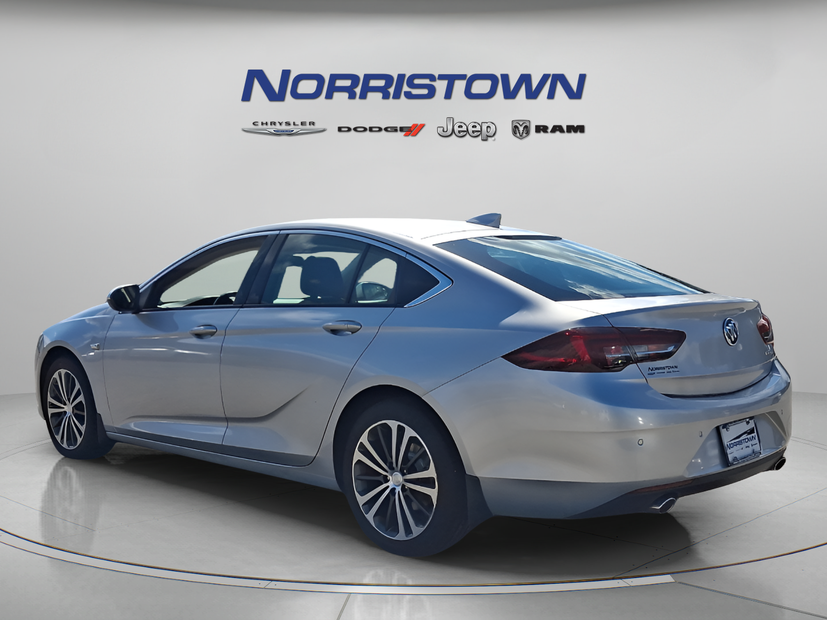 Used 2019 Buick Regal Essence w/ Driver Confidence Package I AWD/4WD image 4