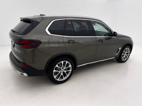 Used 2026 BMW X5 xDrive50e w/ Climate Comfort Package AWD/4WD image 4