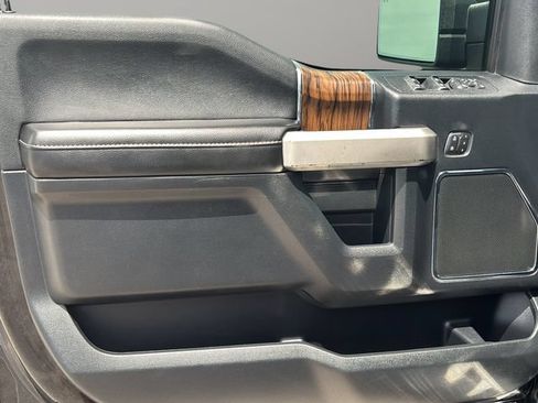 Used 2020 Ford F150 Lariat w/ Equipment Group 502A Luxury AWD/4WD image 17