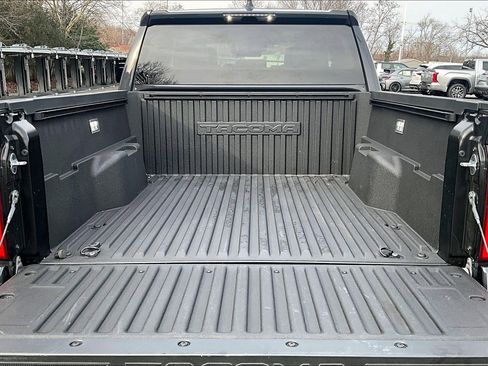 Used 2025 Toyota Tacoma TRD Off-Road image 32