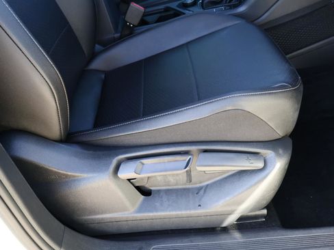 Used 2020 Volkswagen Tiguan SE image 18