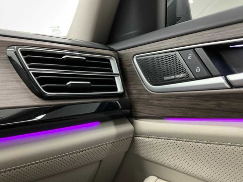 Used 2024 Volkswagen Atlas SEL Premium R-Line image 17