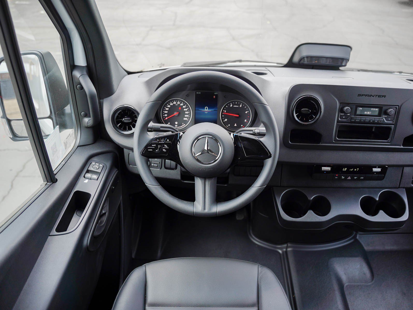 Used 2025 Mercedes-Benz Sprinter 2500 image 15