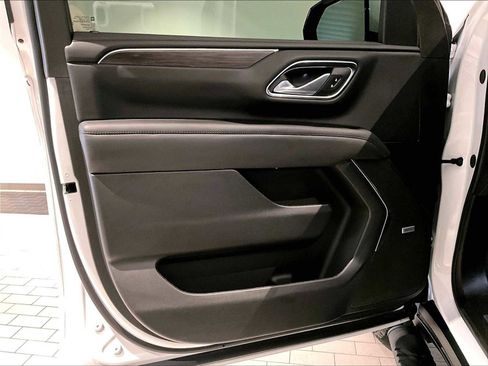 Used 2024 Chevrolet Suburban Z71 image 26