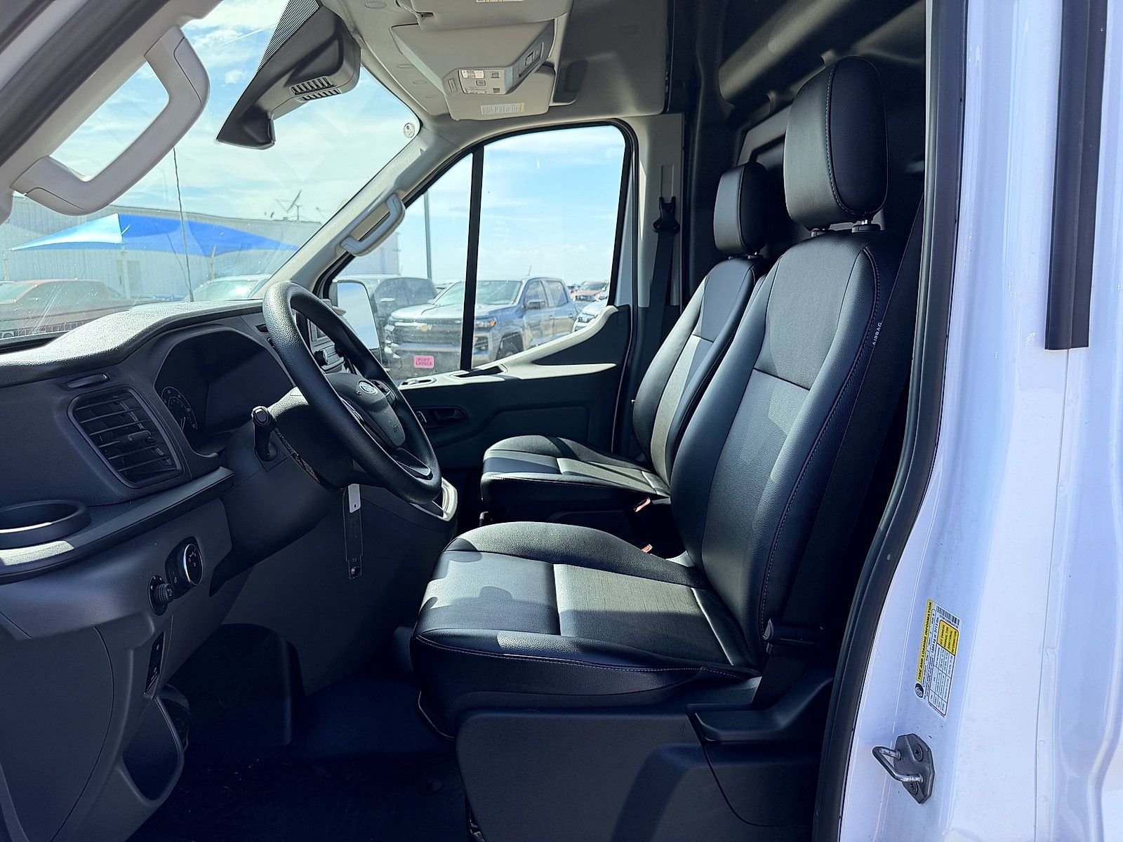 Used 2024 Ford Transit 250 148 Medium Roof RWD image 18