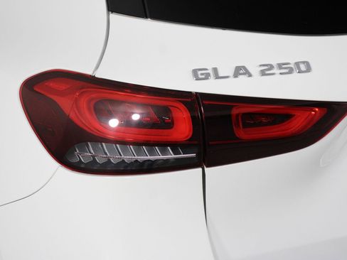 Used 2022 Mercedes-Benz GLA 250 4MATIC image 18