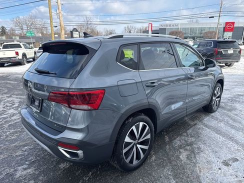 Used 2022 Volkswagen Taos SE image 4