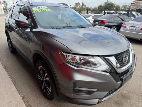Used 2019 Nissan Rogue SV w/ Premium Package FWD image 4