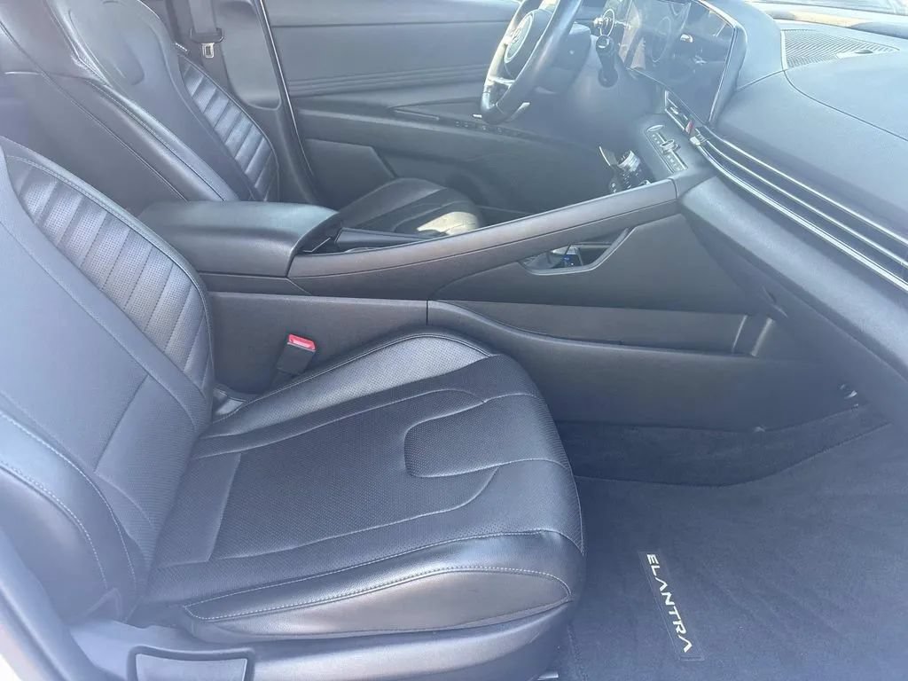 Used 2023 Hyundai Elantra Limited w/ Preferred Accessory Package FWD image 24