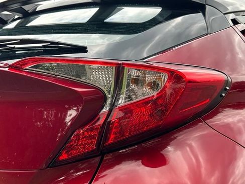 Used 2020 Toyota C-HR XLE FWD image 10