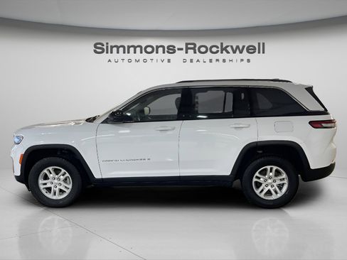 Used 2023 Jeep Grand Cherokee Laredo w/ Luxury Tech Group I image 8