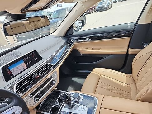 Used 2022 BMW 740i w/ Premium Package RWD image 6