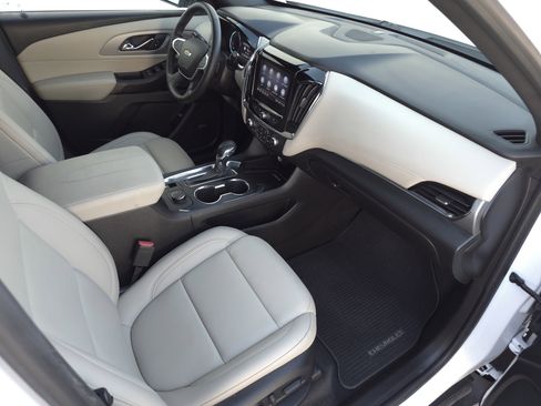 Used 2023 Chevrolet Traverse LT w/ LT Premium Package image 43