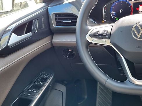 Certified 2023 Volkswagen Taos SEL image 24