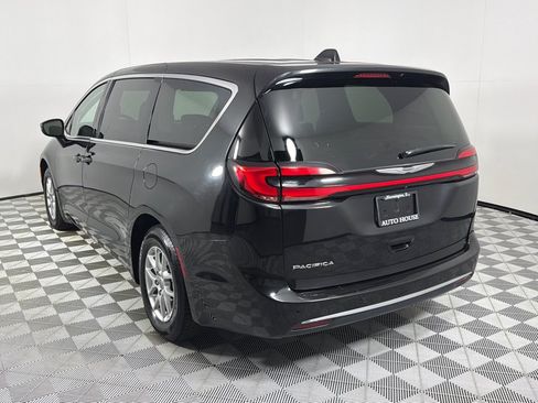 Used 2023 Chrysler Pacifica Touring-L FWD image 6