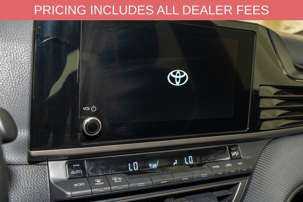 Used 2025 Toyota Camry SE FWD image 12