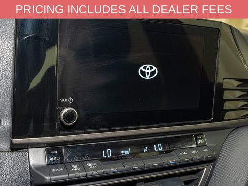 Used 2025 Toyota Camry SE FWD image 12