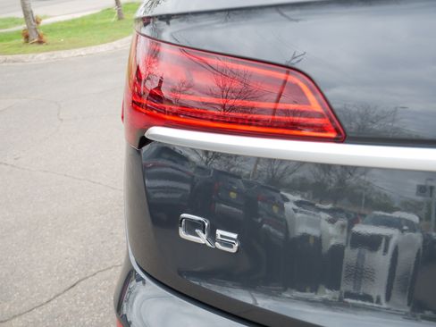 Used 2023 Audi Q5 2.0T Premium w/ Convenience Package AWD/4WD image 17