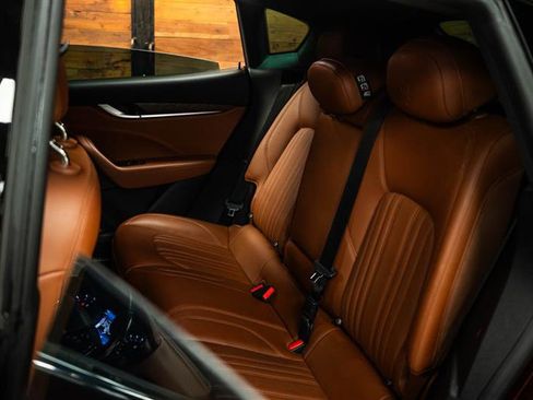 Used 2017 Maserati Levante w/ Luxury Package image 10