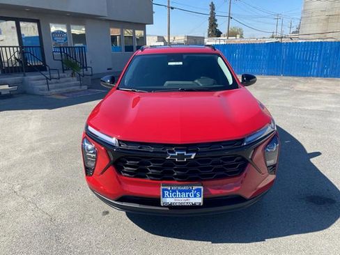 New 2026 Chevrolet Trax LT w/ Sunroof Package FWD image 12