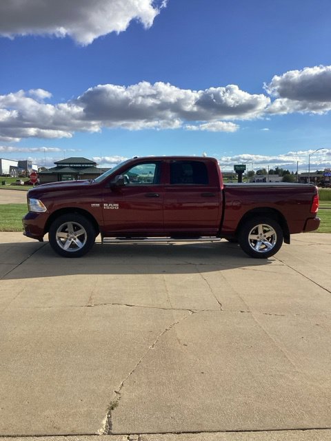 Used 2017 RAM 1500 Express AWD/4WD image 2