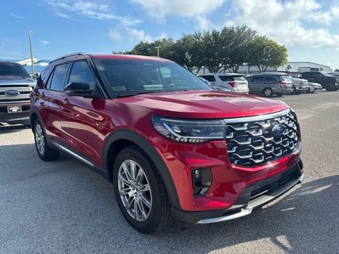Used 2026 Ford Explorer Platinum RWD image 3