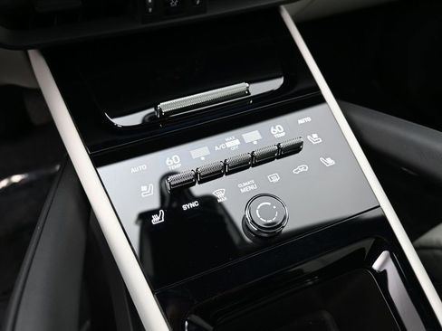 Certified 2024 Porsche Cayenne Coupe AWD/4WD image 20