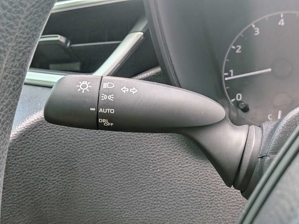 Used 2025 Toyota Corolla LE FWD image 30