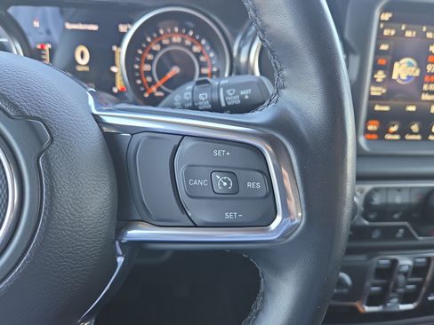 Used 2023 Jeep Wrangler Unlimited Sahara image 12