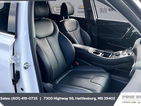 Used 2023 Hyundai Santa Fe SEL w/ Premium Package FWD image 6