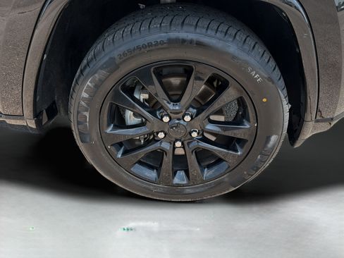 Used 2021 Jeep Grand Cherokee Laredo X AWD/4WD image 25
