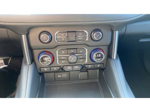 Used 2022 Chevrolet Suburban Z71 w/ Luxury Package AWD/4WD image 25