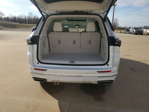Used 2025 Buick Enclave Avenir image 33