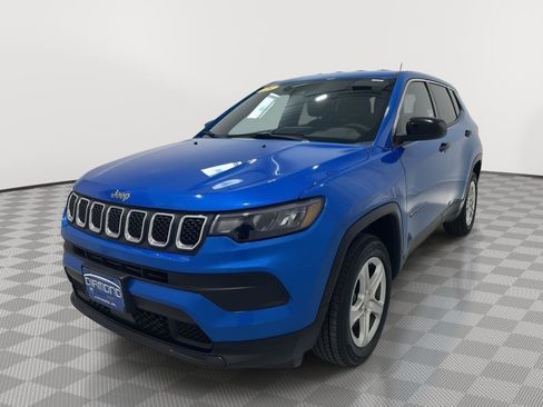 Used 2023 Jeep Compass Sport image 5