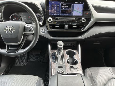 Used 2022 Toyota Highlander Platinum AWD/4WD image 28