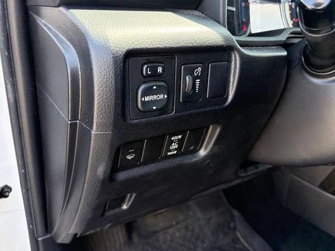 Used 2018 Toyota 4Runner TRD Off-Road Premium AWD/4WD image 7