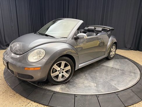 Used 2006 Volkswagen Beetle Convertible w/ Package 1 image 2