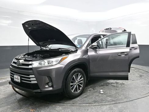 Used 2019 Toyota Highlander XLE image 38