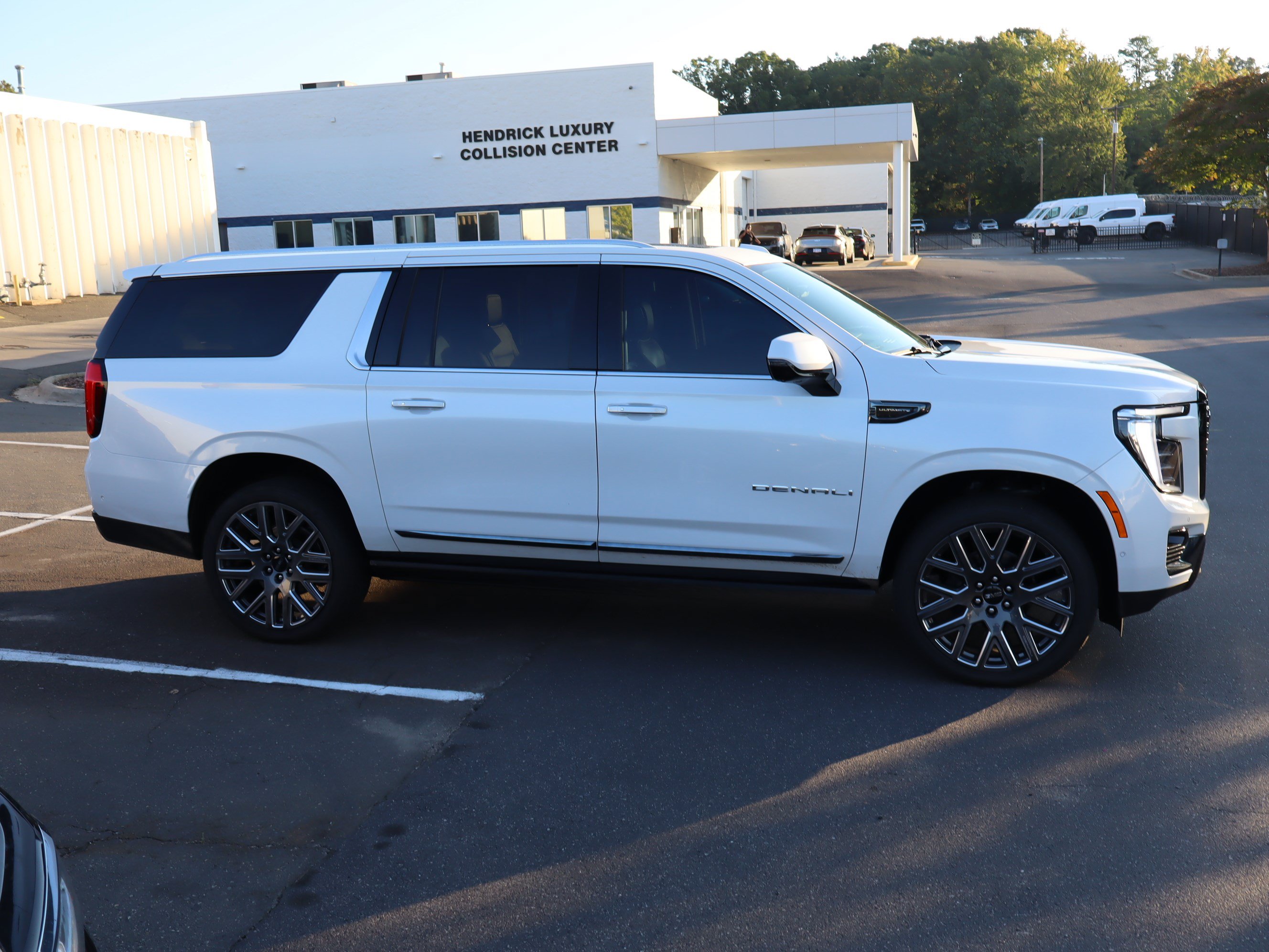 Used 2025 GMC Yukon XL Denali Ultimate AWD/4WD image 11