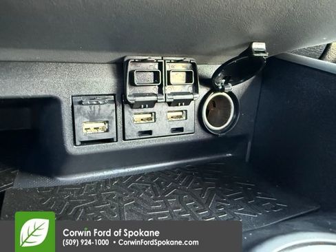 Used 2021 Toyota Highlander XLE image 31