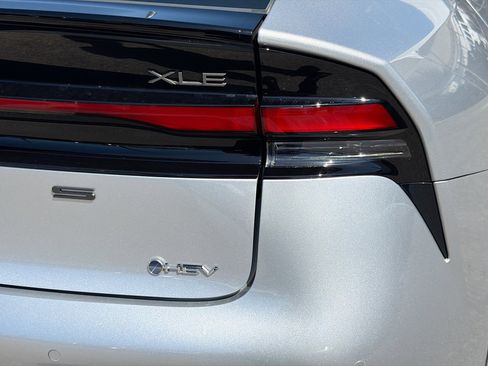 Used 2024 Toyota Prius XLE image 10