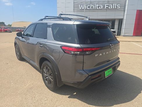 Certified 2022 Nissan Pathfinder SV FWD image 3