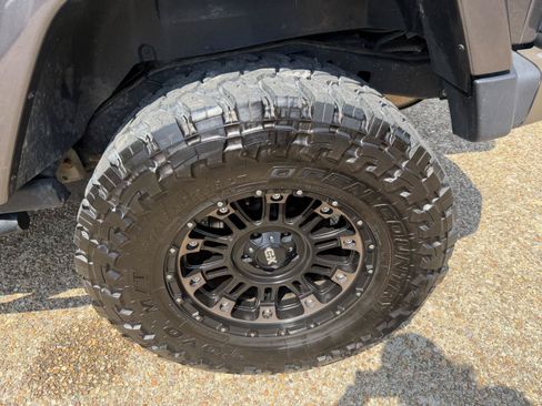 Used 2016 Jeep Wrangler Unlimited Sahara AWD/4WD image 21