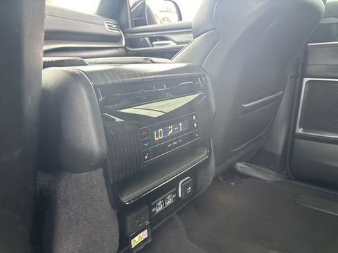 Certified 2024 Jeep Wagoneer L Series III w/ Flexible Seating Group AWD/4WD image 9