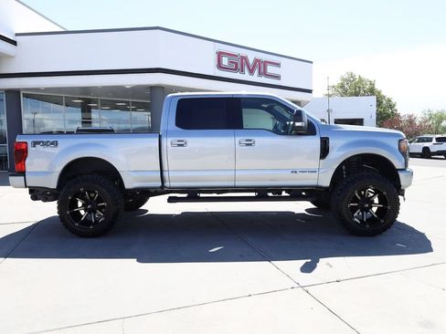 Used 2022 Ford F350 Lariat w/ Black Appearance Package AWD/4WD image 7