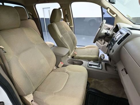 Used 2015 Nissan Frontier SV image 40