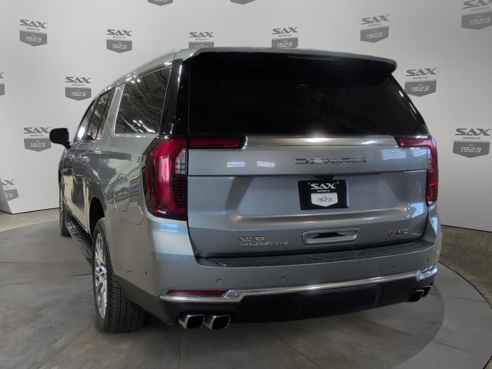 Used 2025 GMC Yukon XL Denali AWD/4WD image 3