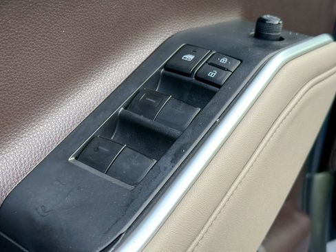 Used 2022 Toyota Highlander XLE image 14